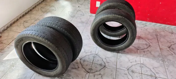 Pneus Goodyear 215/60R17 96H