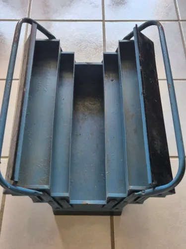 Caixa de Ferramentas com vários utensílios conforme nas Fotos