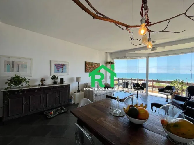 Casa à beira mar com 4 quartos (4 suítes), 4 vagas e lazer à venda em Enseada, Guarujá