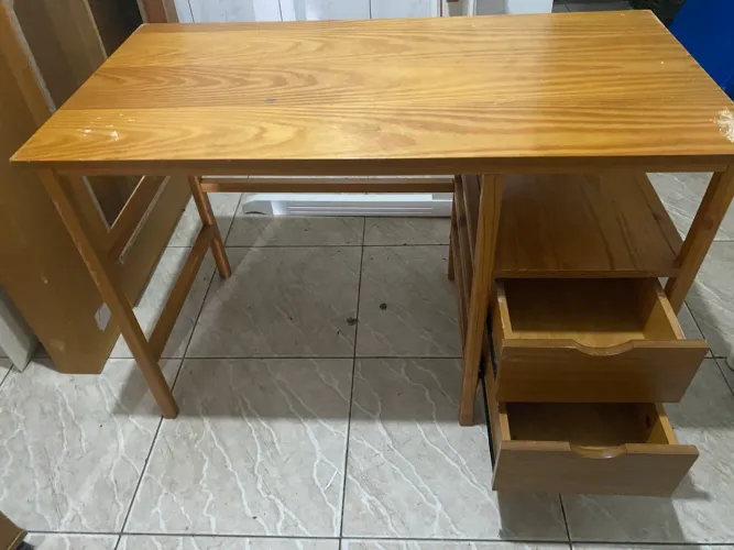 Mesa ou escrivaninha