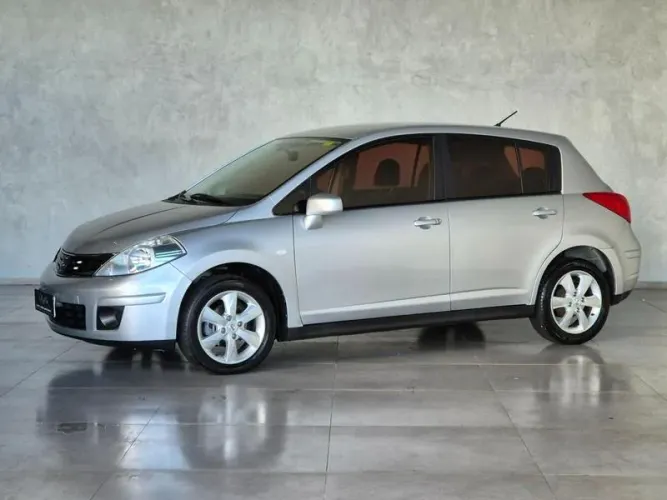 Nissan Tiida S 1.8/1.8 Flex 16V Aut. 2013