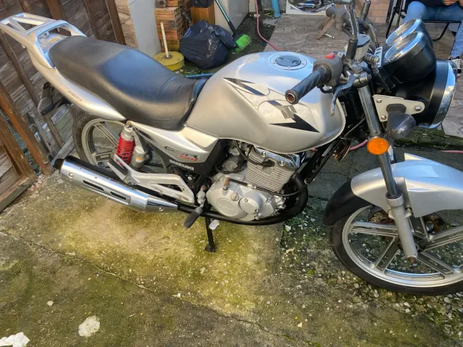 Suzuki gsr 150