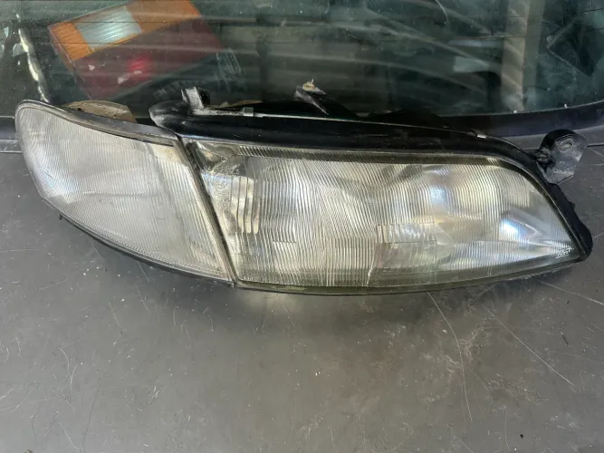 FAROL DIREITO VECTRA 96/97/98