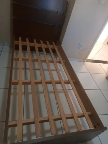 Cama de Solteiro em MDF - Ótimo Estado!
