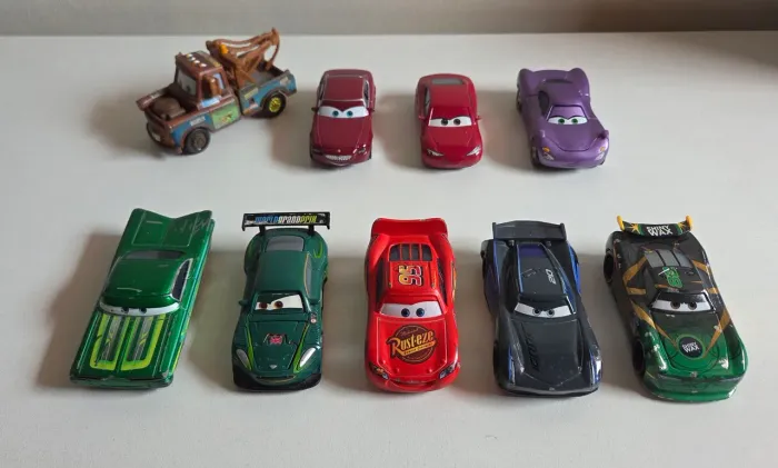 Coleção de carrinhos Disney 