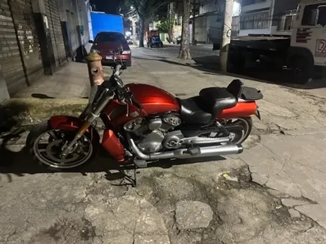 Harley V-Rod com manutenção rigorosamente em dia.