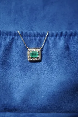 Colar ouro 18k  com esmeralda e diamantes naturais