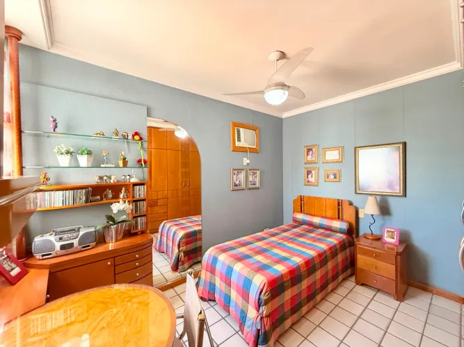 Vendo , ou troco , porta sala salão, cama e armário