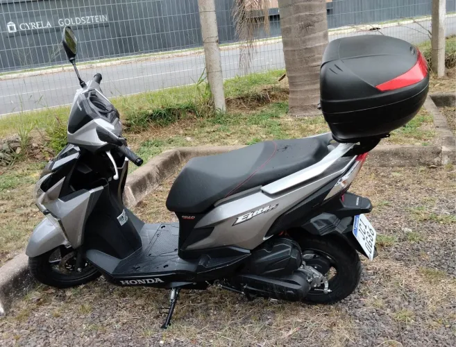 Honda Elite 125 prata 2024 R 13.800, único dono