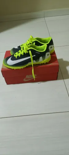 Chuteira Society Nike Flyknit - Tamanho 39
