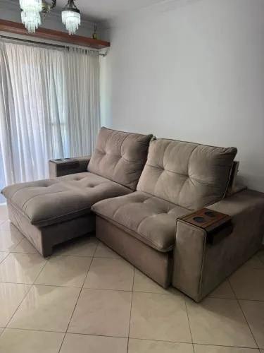 Sofá reclinável, retrátil e confortável.