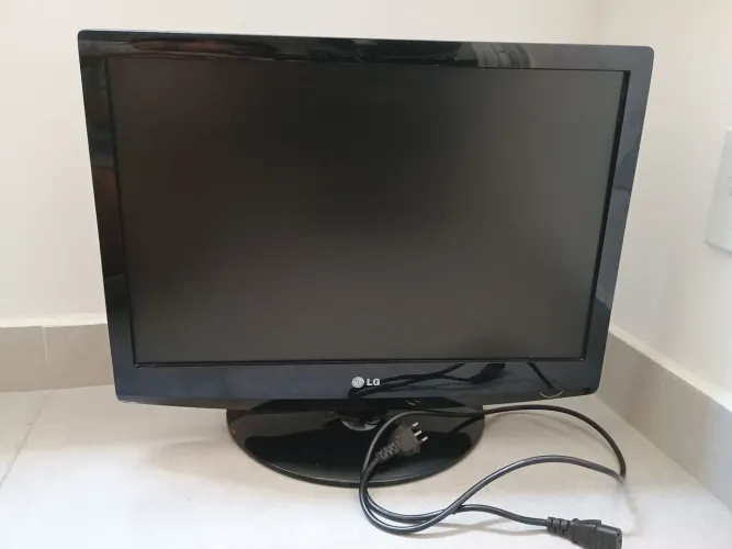 Monitor TV 22" LG 22LG30R<br>R$ 150,00