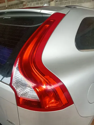Vendo lanterna traseira direita da volvo XC 60 ano 2010