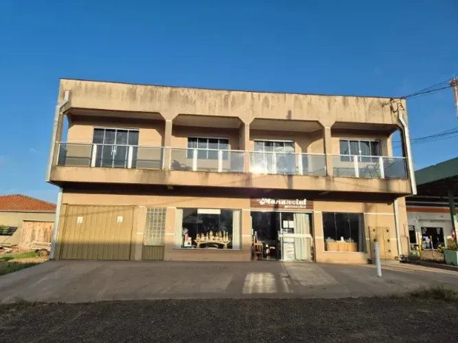 Sobrado comercial com apartamentos