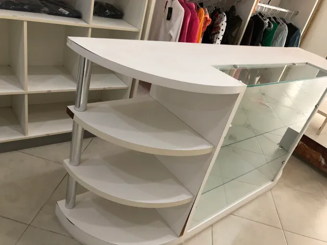 Balcão MDF com vidro - Perfeito estado | Ideal para loja, salão ou recepção