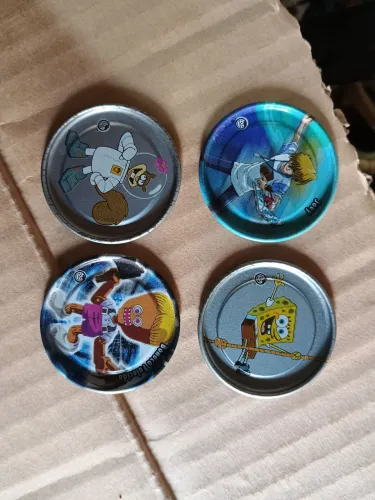 Tazos Metal Elma Chips<br>Tazos Elma Chips<br>2 tazos Bob Esponja <br>2 tazos Yu-Gi-Oh
