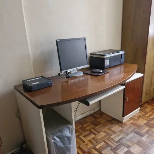 Mesa com armarinho e nicho( Multiuso)