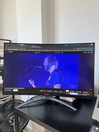 Monitor Gamer Curvo AOC Agon 31.5