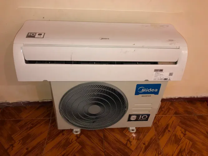 Ar condicionado 18.000 BTUs, pouco usado ainda com garantia de 9 anos .