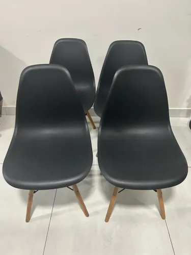 4 Cadeiras Charles Eames Bem Conservadas