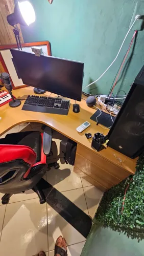 Mesa de escritório em L - 1,55 x 1,55