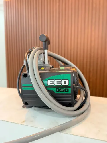 Bomba de Vácuo Biomec ECO 350 - Isenta de Óleo - Usada