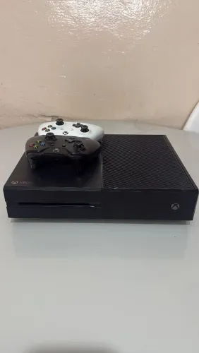 Xbox One + 2 Controles