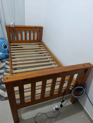 Vendo duas camas de solteiro 