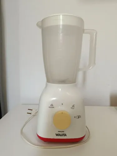 Liquidificador Philips Walita, modelo RI2102, 550 W de potência.