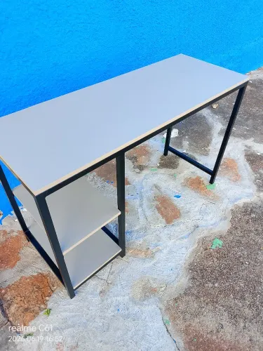 Escrivaninha home office reforçada