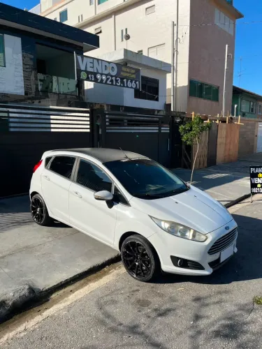 Ford Fiesta 1.6 16V Flex Aut. 5P 2014