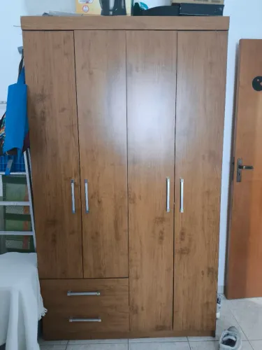 Vendo lindo Guarda Roupa para Adolescente ou Pessoa Solteira