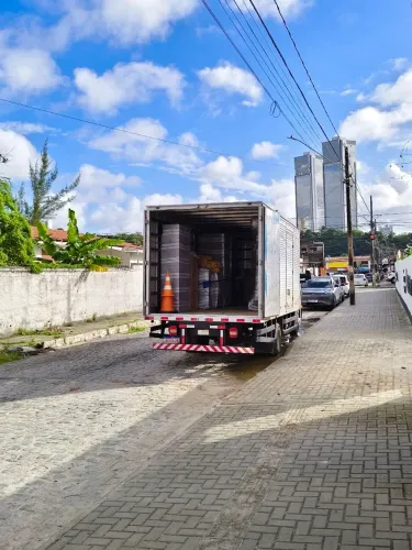 Frete e mudança Caminhão baú