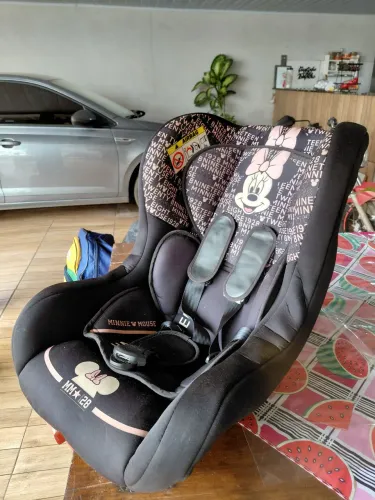 Vendo cadeirinha para criança de até 8 anos 