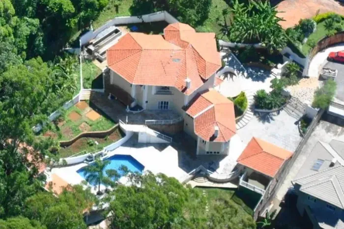 Chacara em São Paulo, 2.600 m2 com 510 de Á. C. 4 suites, piscina privativa