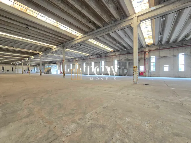 Galpão Logístico e Industrial com 22 docas para Locação em Suzano/SP | 13.320 m2
