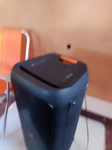 Caixa JBl bombox 300 da grande pra vender logo