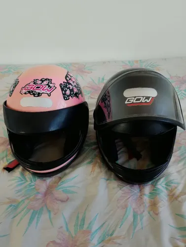 Vende-se 2 capacetes