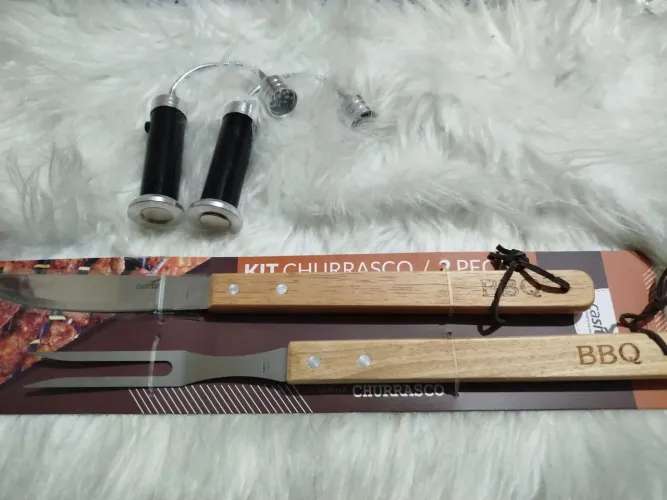 Kit Churrasco, 4 itens Faça , Garfo e 2 Lâmpadas de Churrasqueira