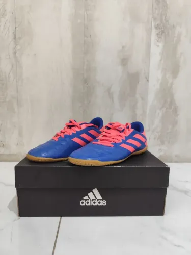 Chuteira futsal Adidas artilheira V in j