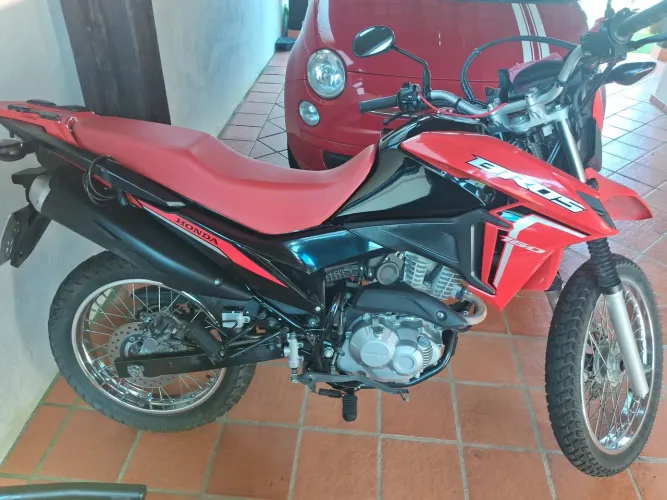 Vendo Bros 160 ESDD, vermelha, unico dono, baixa km, moto de particular, toda revisada.