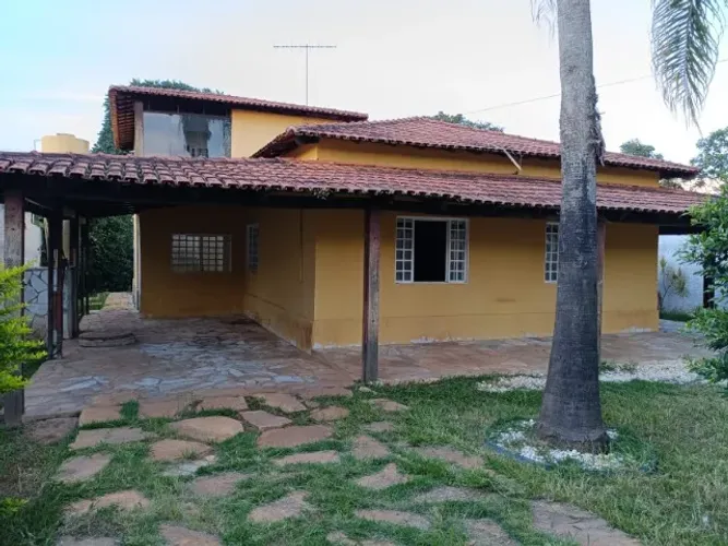Casa com piscina Condomínio Mansões Entre Lagos 