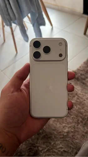 Vendo ou Troco IPhone 17 Pro 256GB Silver, Troco ele com volta no pix dependendo do modelo