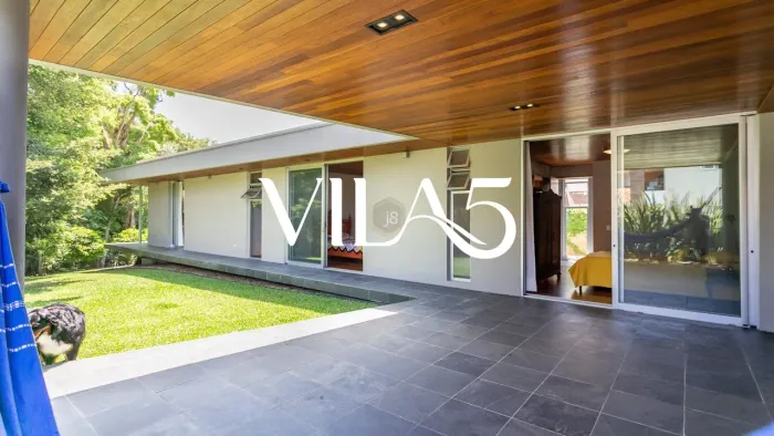 Casa Térrea em condomínio com 305 m² e terreno de 580m2 em Santa Felicidade.