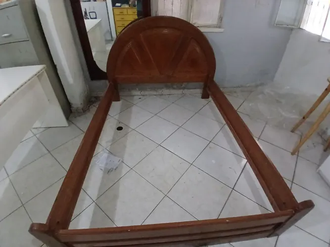 Cama madeira maciça