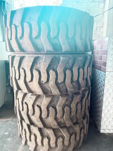 Pneus Mini Carregadeira 12 x 16.5 12 lonas (usado)