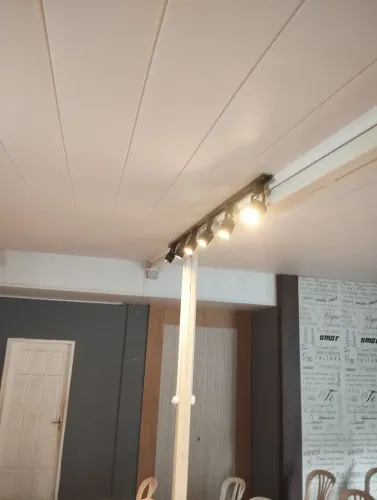 Luz no trilho de decoração