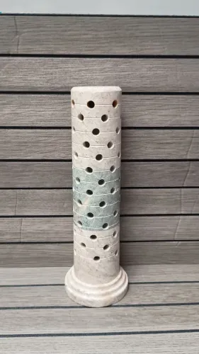 incensário torre cilíndrico perfurado artesanal em pedra-sabão altura 26 cm