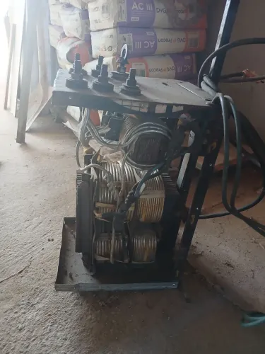 Aparelho de solda antigão fucinando
