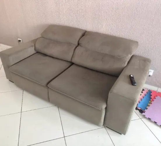 Sofá retrátil com inclinação